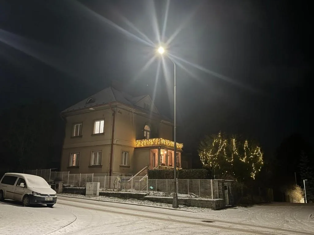 Vila v zimě večer